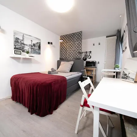 Apartment Studio Rosso - Zentral - Altstadt - Balkon - Messe *
