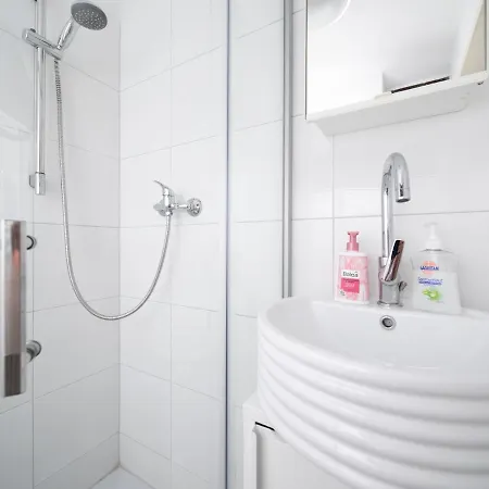 Studio Rosso - Zentral - Altstadt - Balkon - Messe Apartment Düsseldorf